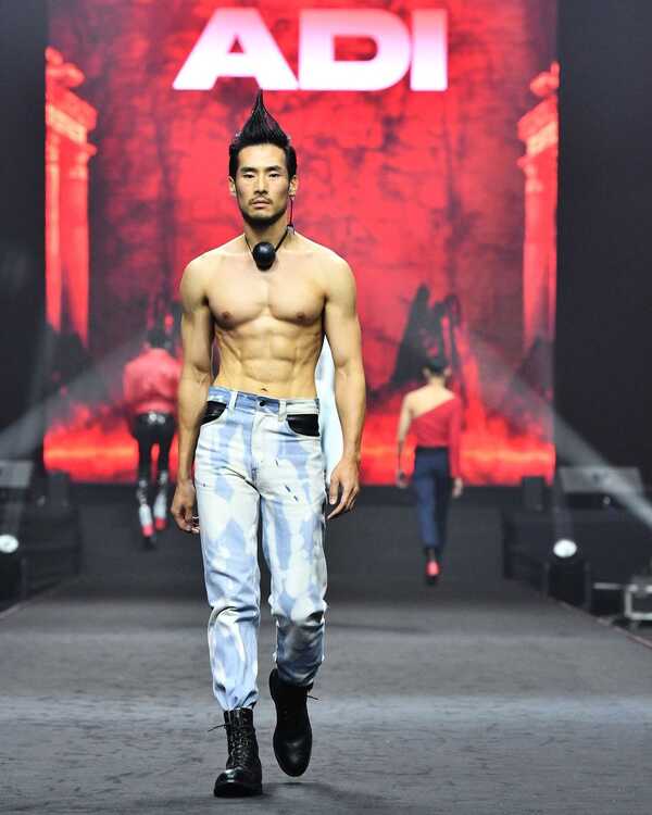 ภัทร ฉัตรบริรักษ์ 