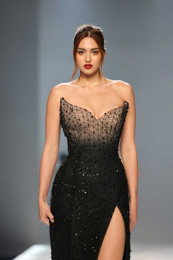 แฟชั่นโชว์ POEM