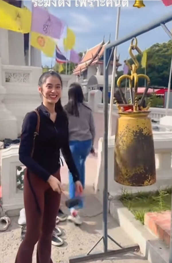 ชุด เก๋ไก๋ สไลเดอร์ เข้าวัด