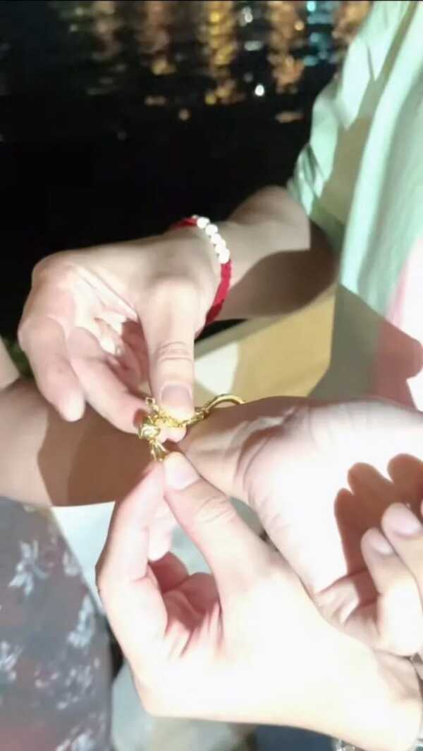 มินดา มีทรัพย์สิน 