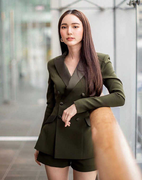 ชุดสูทแฟชั่นผู้หญิง
