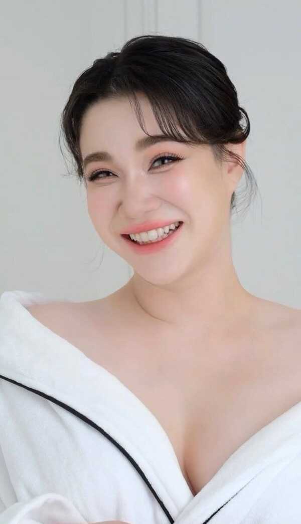 แต่งแล้ว นนนี่ ลูกสาว แอน สิเรียม ควงแฟนหนุ่มเข้าพิธีวิวาห์ เจ้าสาวสวยออร่ามาก