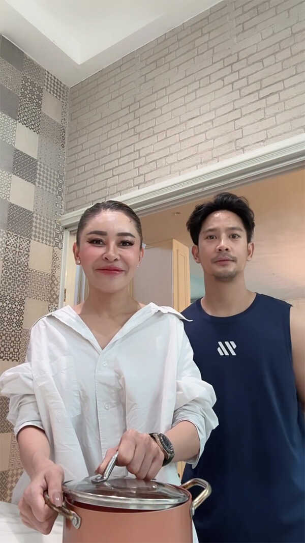 เป็กกี้ ศรีธัญญา รักใหม่หวานฉ่ำ อวดโฉมแฟนหนุ่ม 