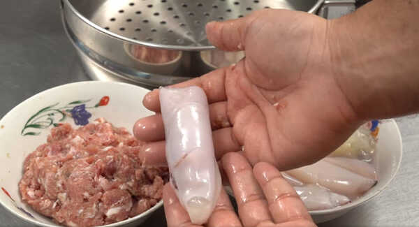 ปลาหมึกยัดไส้หมูสับ