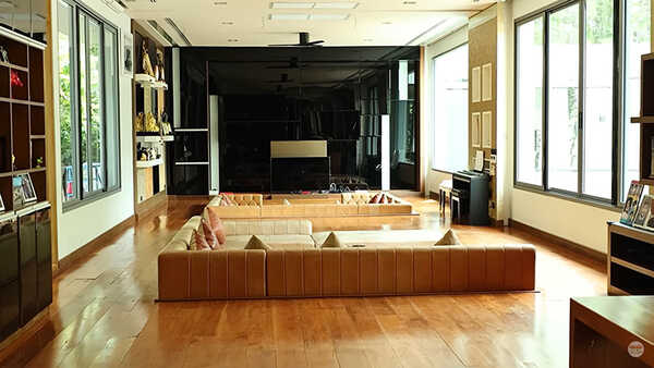 พลอย ชิดจันทร์ บ้านดารา