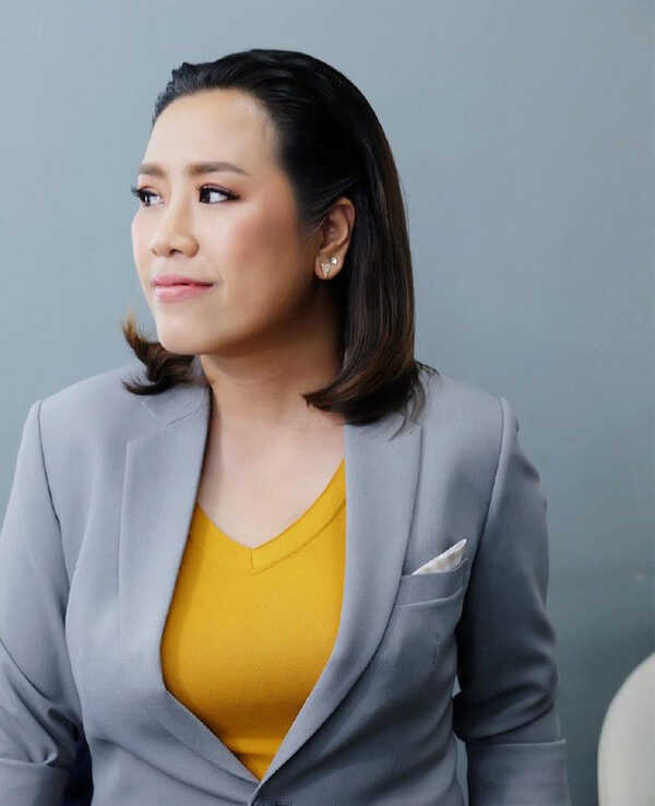 ผู้ประกาศข่าวหญิง