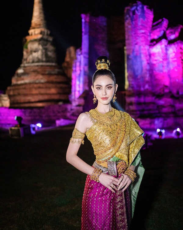 ใหม่ ดาวิกา 