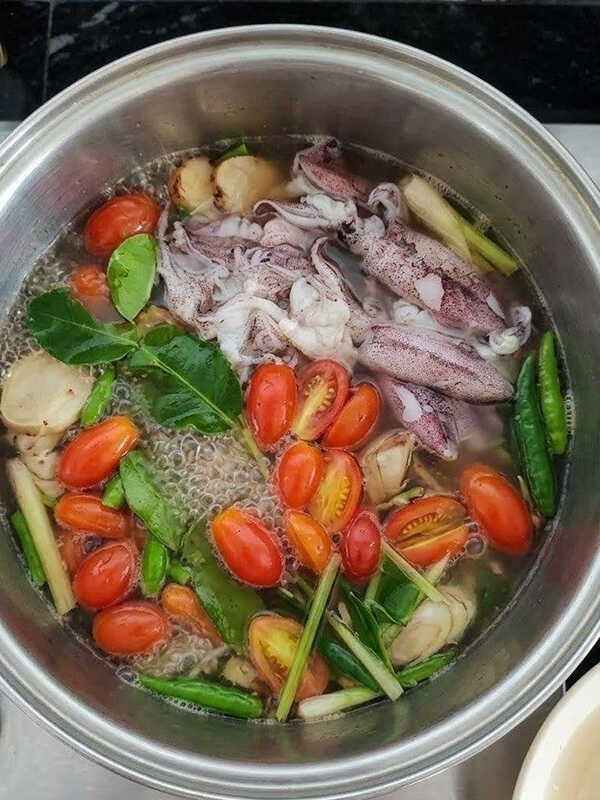 ต้มยำปลาหมึกน้ำใส เมนูต้มยำ เมนูปลาหมึก สูตรอาหาร