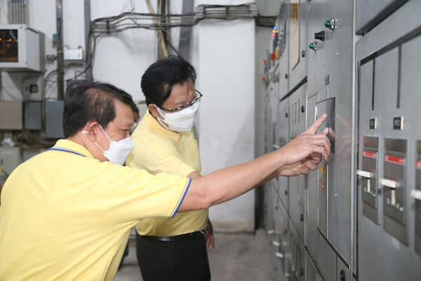 MEA ระดมติดตั้งระบบไฟฟ้า รพ.สนามใต้ร่มพระบารมี
