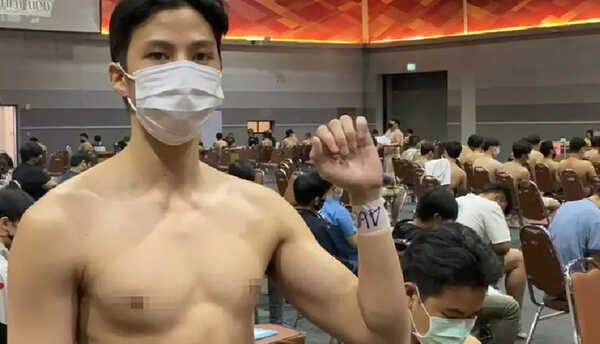 แบงค์ ธิติ