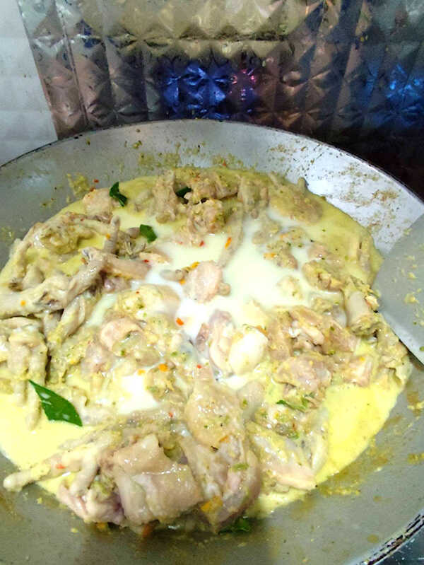 แกงเขียวหวานฟักใส่ไก่และตีนไก่ แกงเขียวหวาน แกงกะทิ อาหารไทย สูตรอาหาร