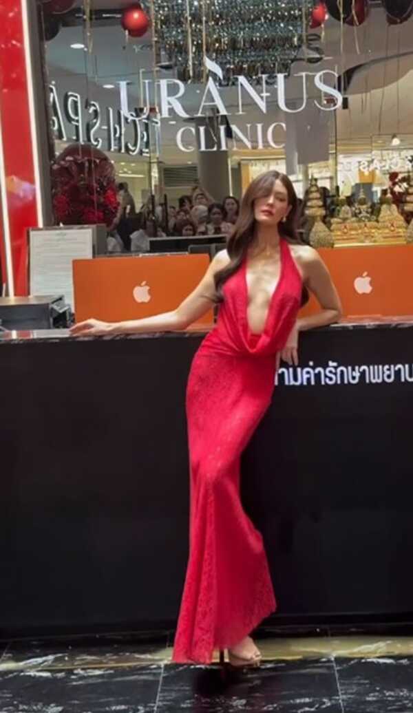 เจนี่ เทียนโพธิ์สุวรรณ ลุคใหม่ ชุดแดงแหวกอก พร้อมผมยาวสุดปัง แซ่บมากแม่ 