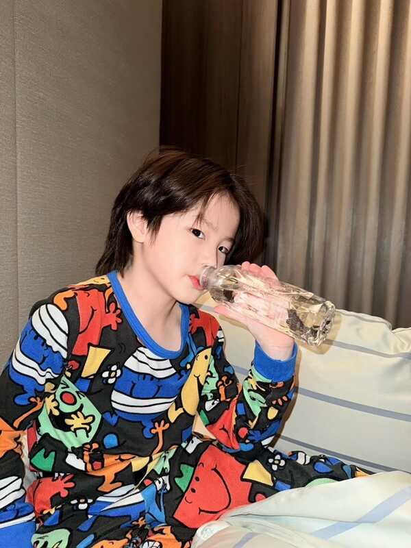 ลูกชายบอย โชคชัย ทำบัตรครั้งแรกในวัย 7 ขวบ หน้าตาหล่อมาก