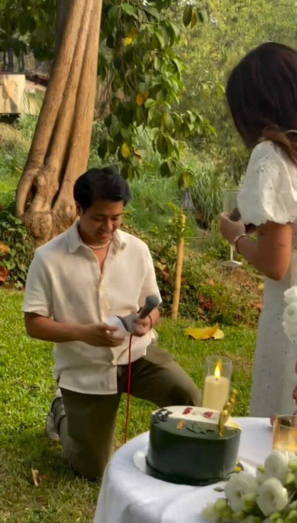 เปอติ๊ด คุกเข่าขอแฟนหนุ่มแต่งงาน