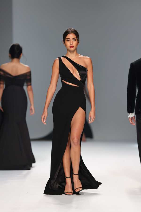 แฟชั่นโชว์ POEM