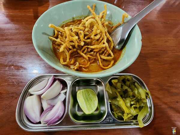 ร้านอาหารเฮือนเพ็ญ