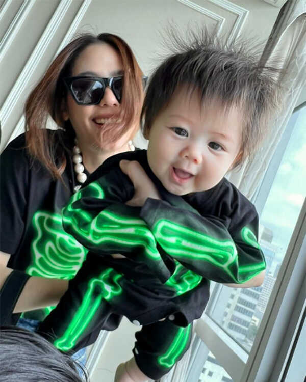 ภาพจาก : Instagram chomismaterialgirl