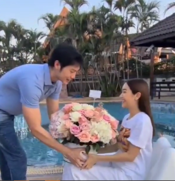 มิน พีชญา