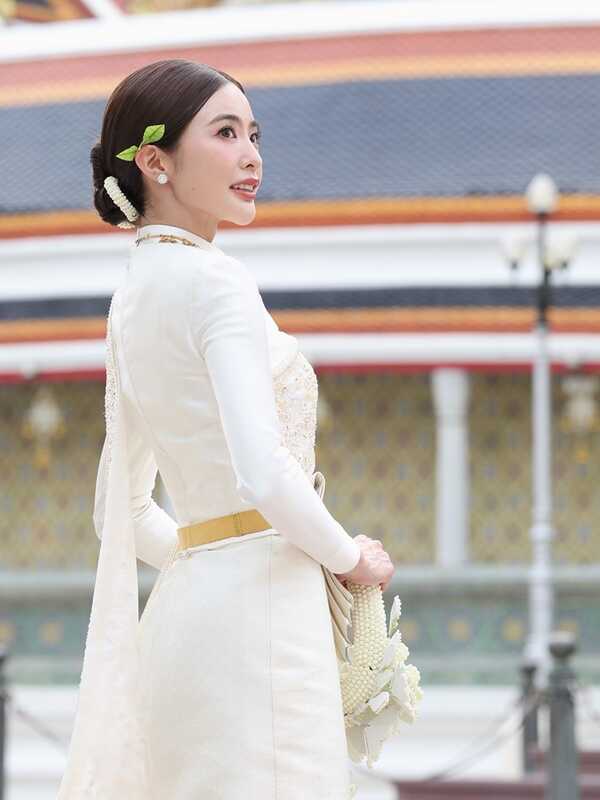มาแล้ว.. ภาพแต่งงาน มายด์ ลภัสลัล สวมชุดไทยงดงาม เข้าพิธีสมรส ทายาทสิงห์