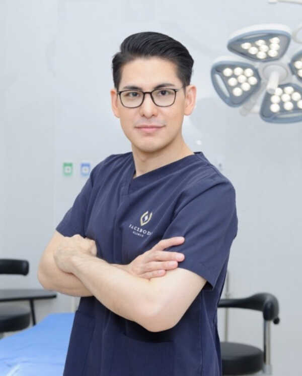 หมอธีร์ ว่องวุฒิกำจร หมอหล่อ