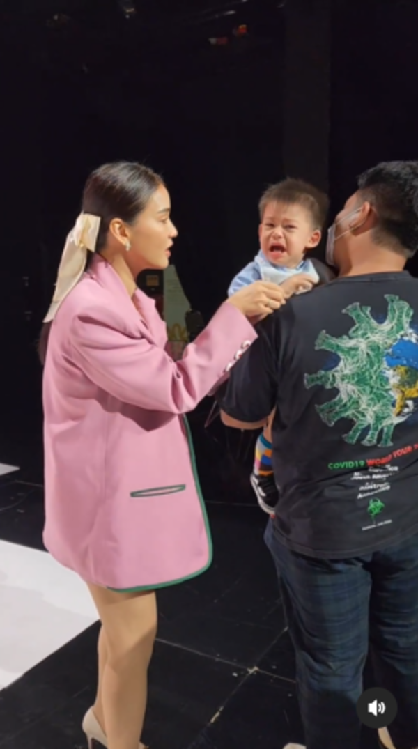 ชมพู่ ก่อนบ่าย 