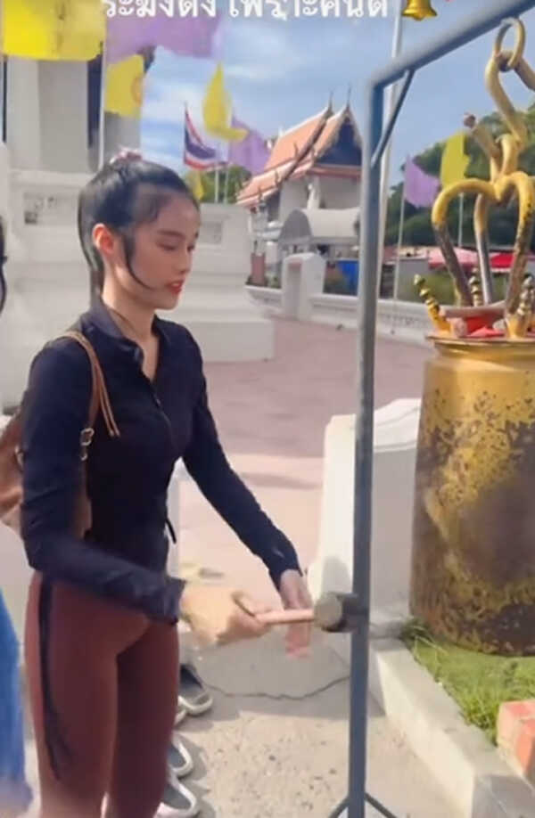 ชุด เก๋ไก๋ สไลเดอร์ เข้าวัด