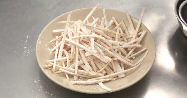 กุ้งทอดครีมสลัดผลไม้ กระทงเผือกทอด 