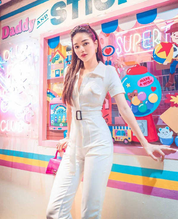 แฟชั่น, เสื้อสีขาว
