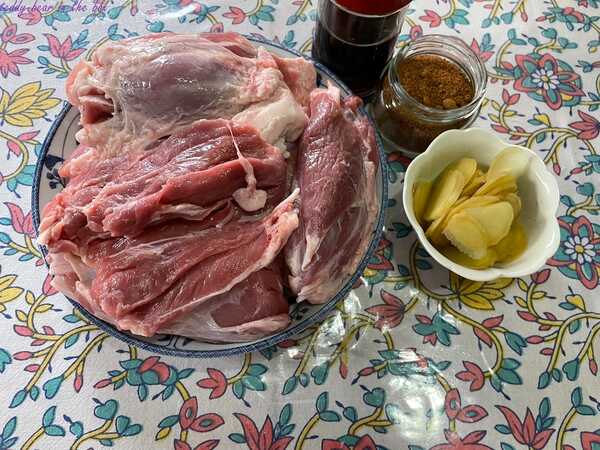ขาหมูต้มเค็ม