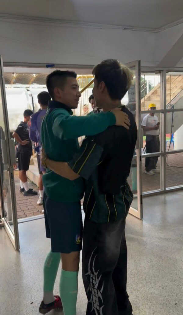 ปอนด์ P HOT ลงคลิปกอด โตโน่ 