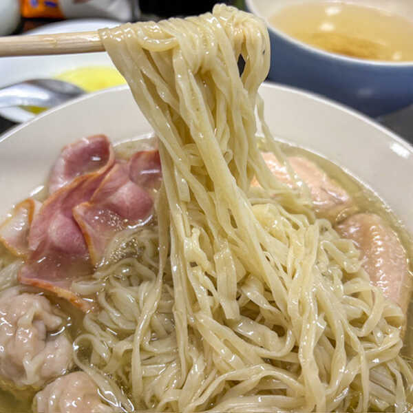 ราเมงเกี๊ยวหมูหางยาว ซุปไก่ กับปีกไก่ตุ๋นซอส เมนูเส้น อาหารจานเดียว เกี๊ยวหมู สูตรอาหาร