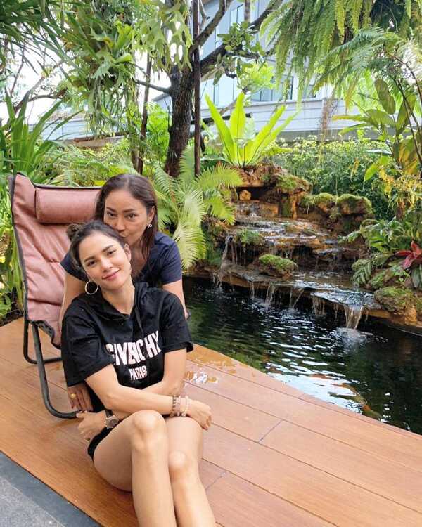 อุ้ม ลักขณา