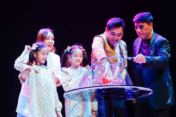 Gazillion Bubble Show โชว์ฟองสบู่