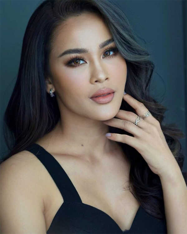 น้องฉัตร ช่างแต่งหน้า