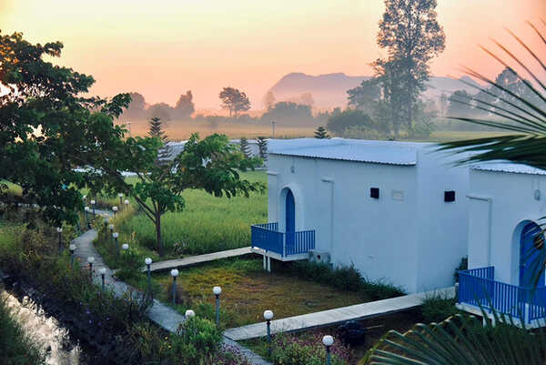 Us and Ours Cafe' and bed อุทัยธานี