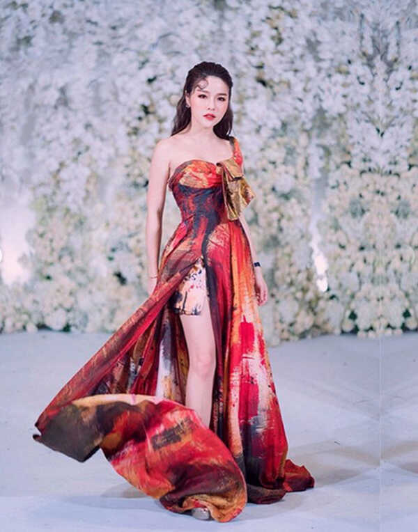 ชุดราตรียาว