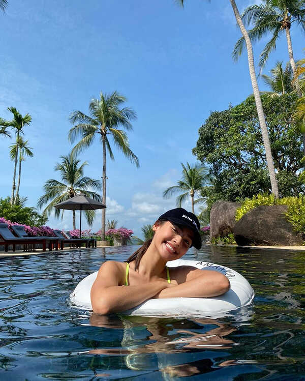 ญาญ่า อุรัสยา ชุดว่ายน้ำ