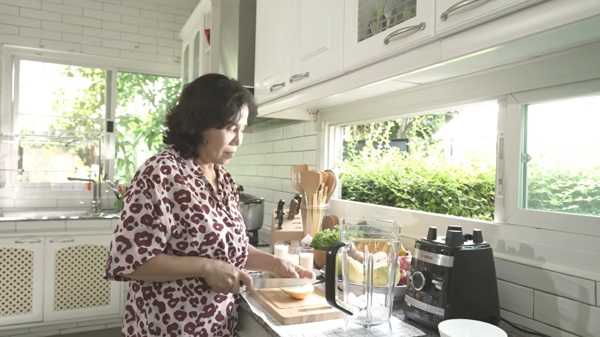 คุณยายหนิง แม่ชมพู่ 