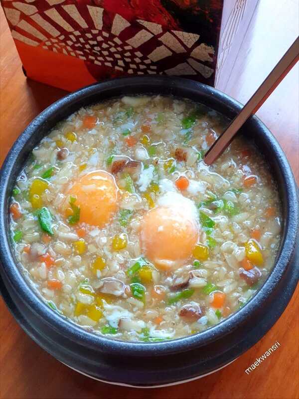 ข้าวต้มผักกับไข่ออนเซ็น