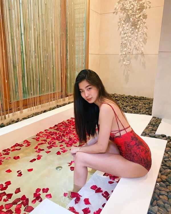 ดาราชุดว่ายน้ำ