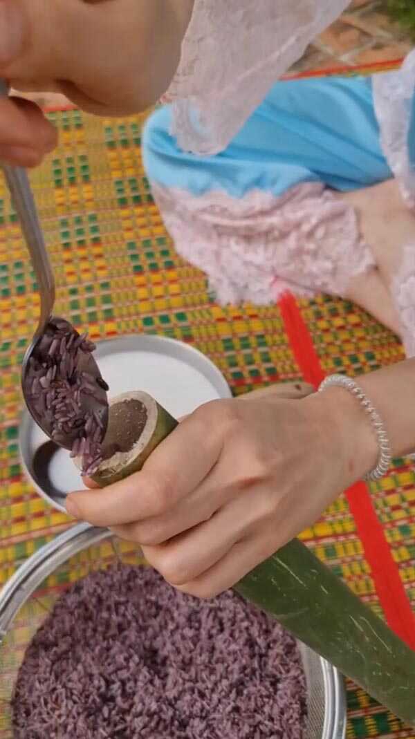 ชมพู่ อารยา