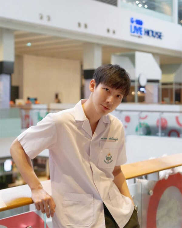 หมอบอม ชวกร หมอหล่อ