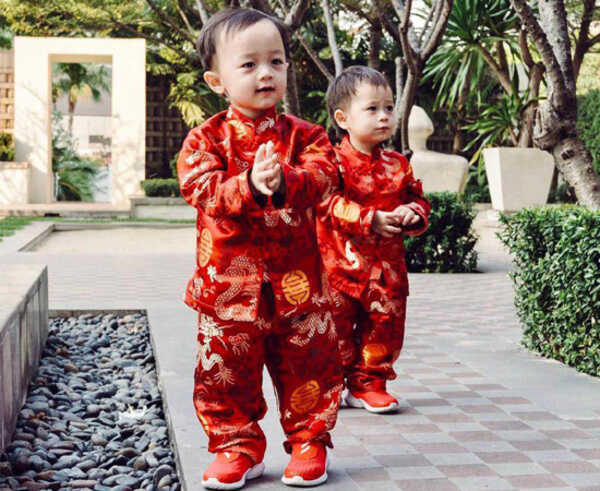 ลูกแฝดดารา