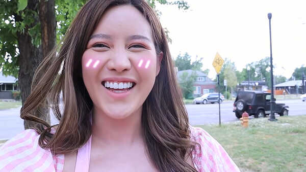 หญิง พลอยชมพู