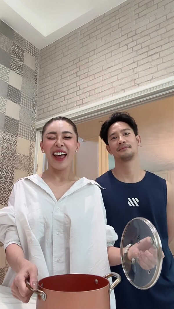 เป็กกี้ ศรีธัญญา รักใหม่หวานฉ่ำ อวดโฉมแฟนหนุ่ม 