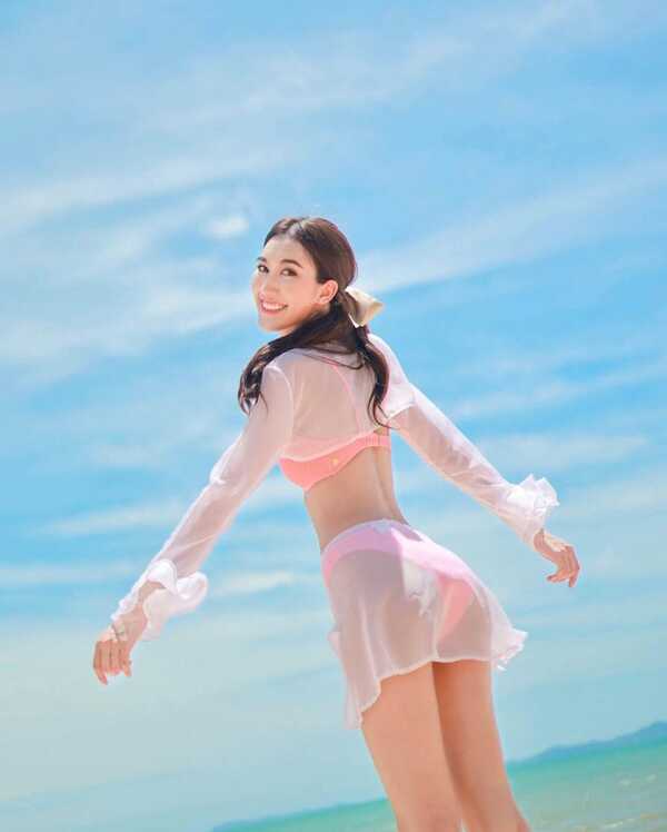 เบส รักษ์วนีย์ 