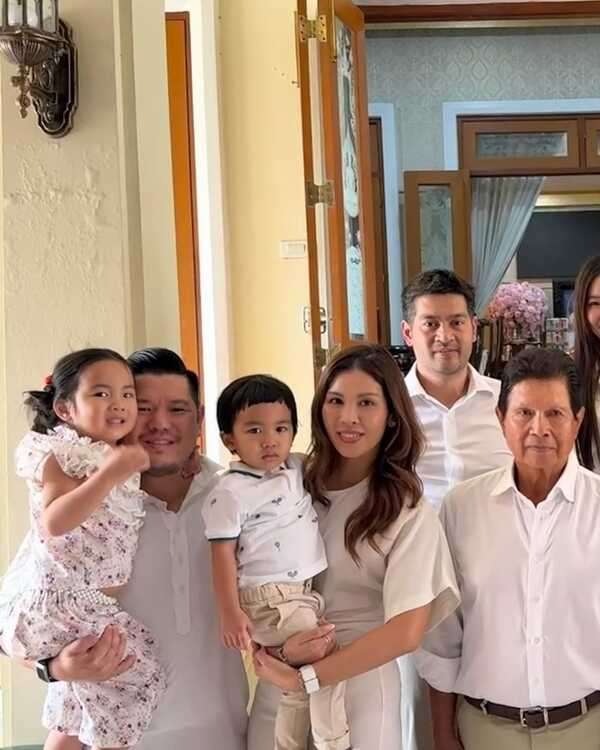 นุ่น วรนุช โพสต์ภาพครอบครัวภิรมย์ภักดี ฉลองวันเกิดคุณพ่อสามี ต๊อด ปิติ