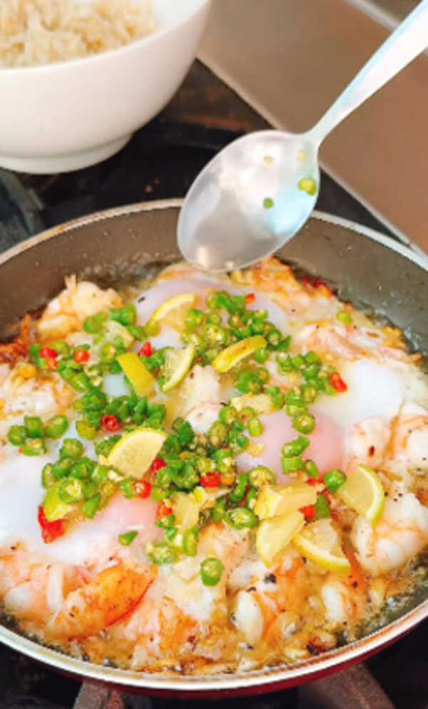 ไข่ดาวกุ้งกระเทียม เมนูไข่ เมนูกุ้ง สูตรอาหาร วิธีทำ