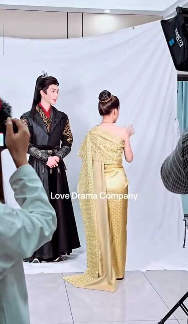 เปิดเบื้องหลัง สาวไทยข้ามภพ ป่วนใจแม่ทัพ คนสงสัยคุยกันรู้เรื่องไหม ที่นี่มีคำตอบ