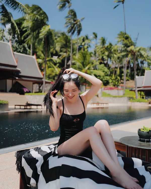 ดาราชุดว่ายน้ำ